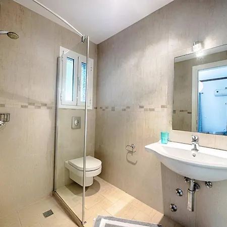 - 3 Minutes From The With Heated Eco-pool And Sunset View *